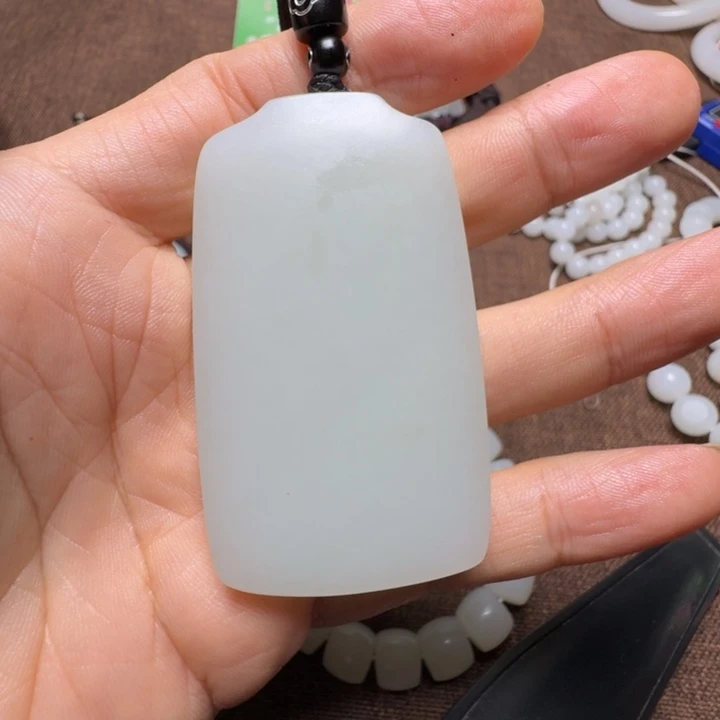 有***了和田玉未镶嵌颈饰