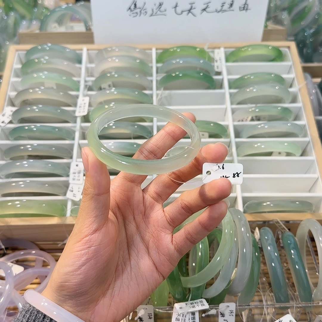 玛瑙/玉髓未镶嵌手镯圈口60.6