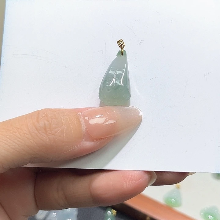 颈饰18K金镶嵌翡翠