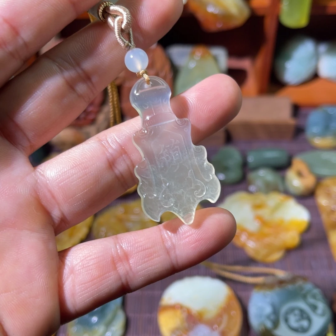 蛇纹石玉未镶嵌颈饰