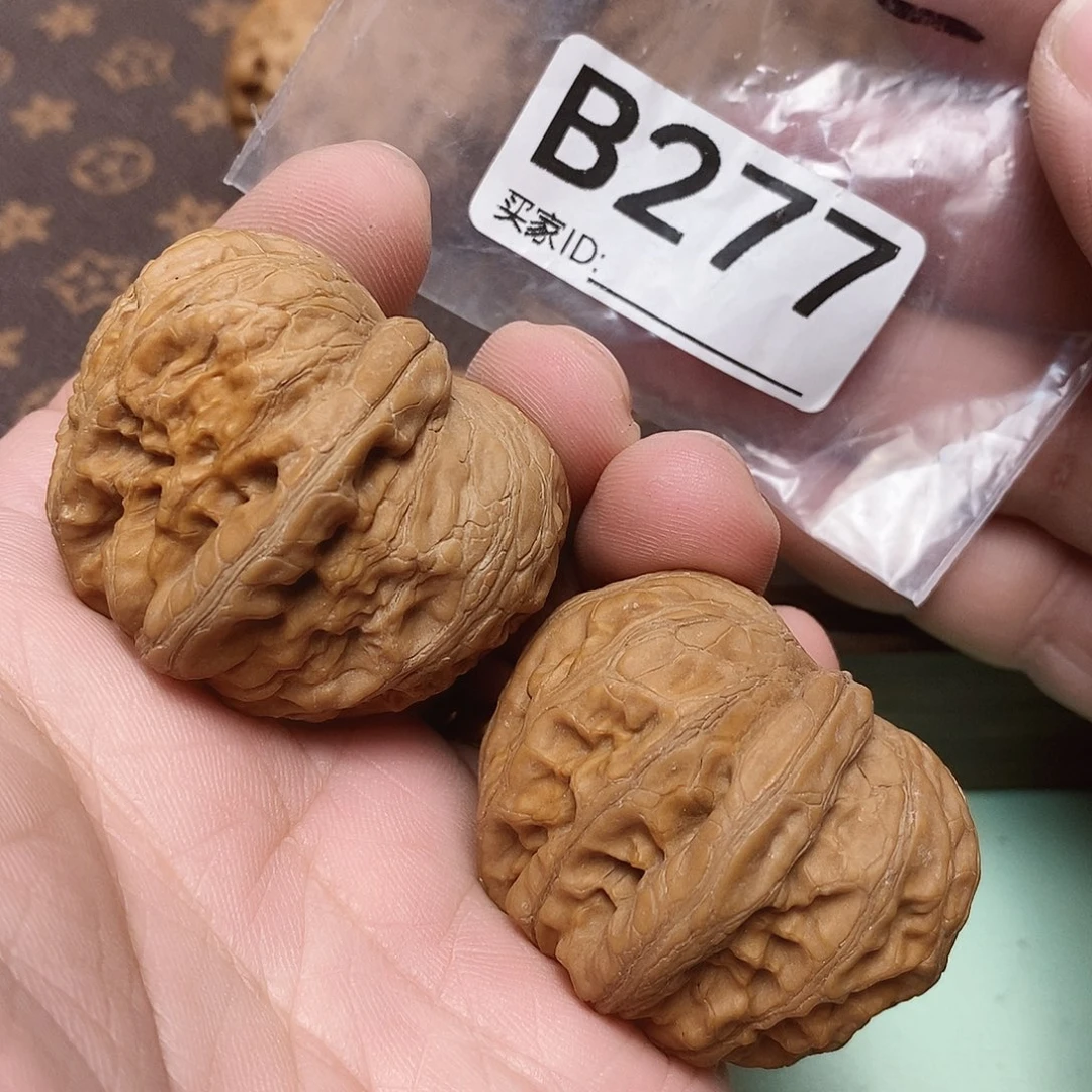 文玩核桃把件元宝42。