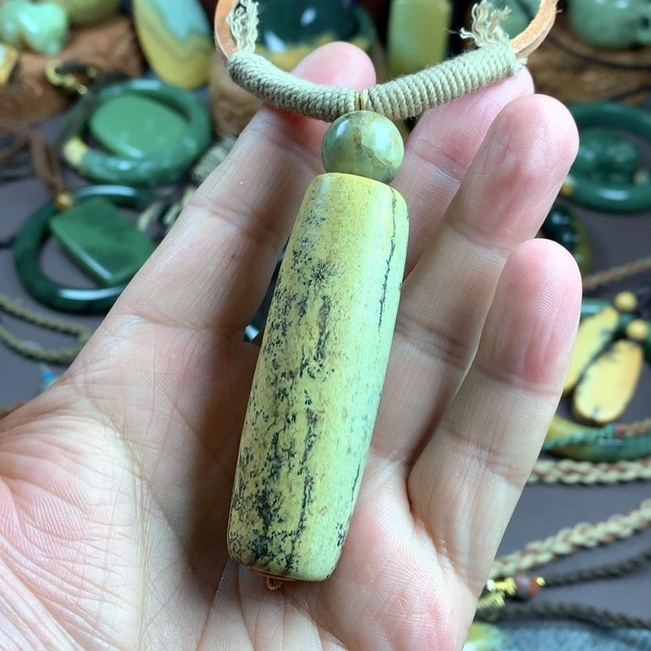 吊坠(赠链)未镶嵌岫岩河磨玉（透闪石质玉）