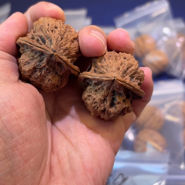 文玩核桃吊坠太湖石