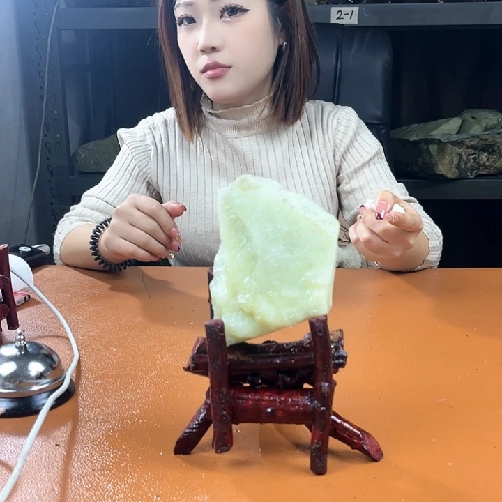 蛇纹石玉原石未镶嵌力**告3