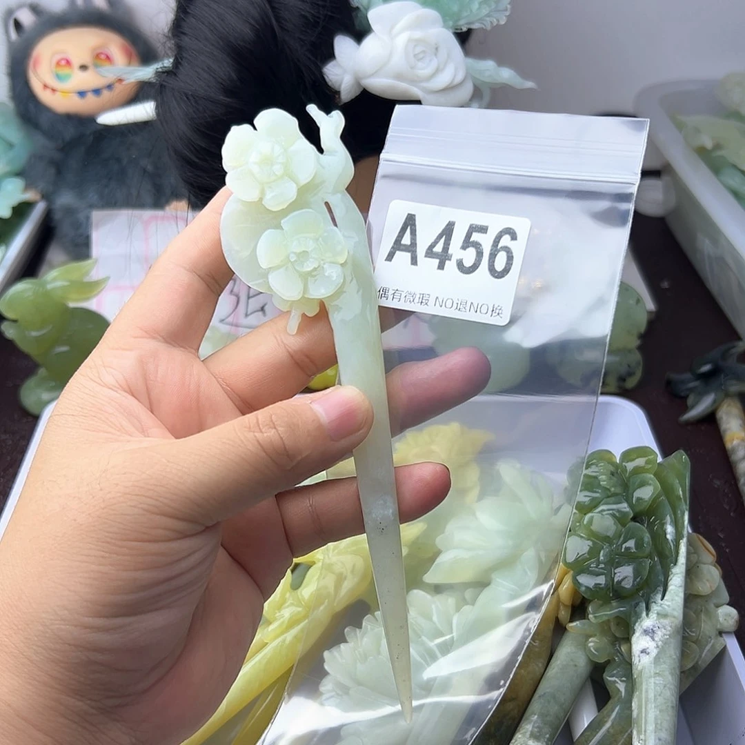 合金蛇纹石玉发饰遗*