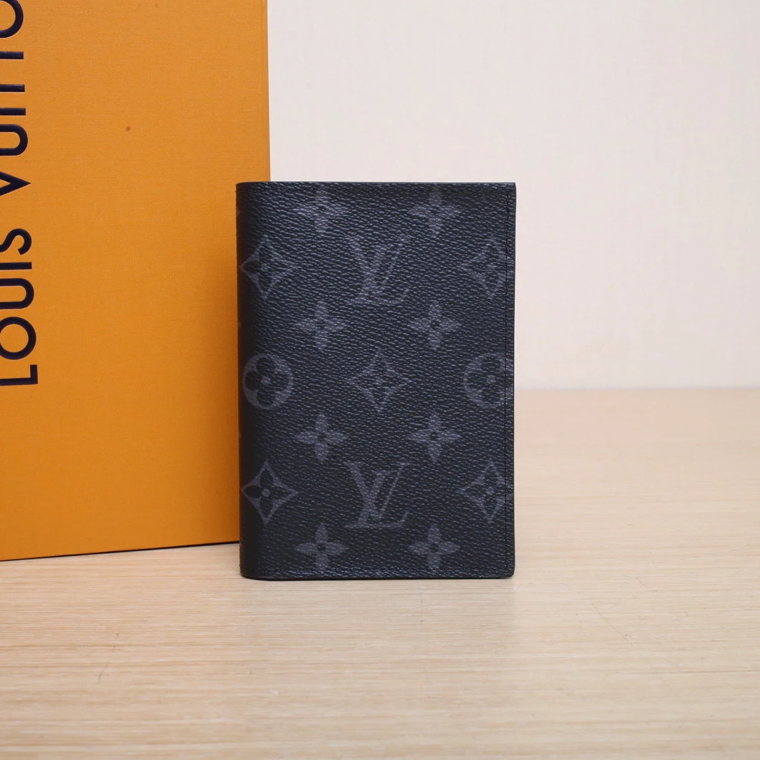 99新 LouisVuitton/路易威登 【攀攀】老花 PVC 芯片 黑色 护照夹