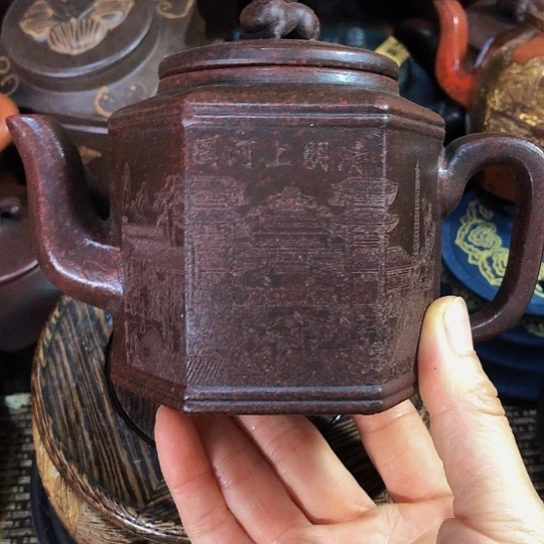 茶壶紫砂原矿泥料手工制作的一把紫砂壶。