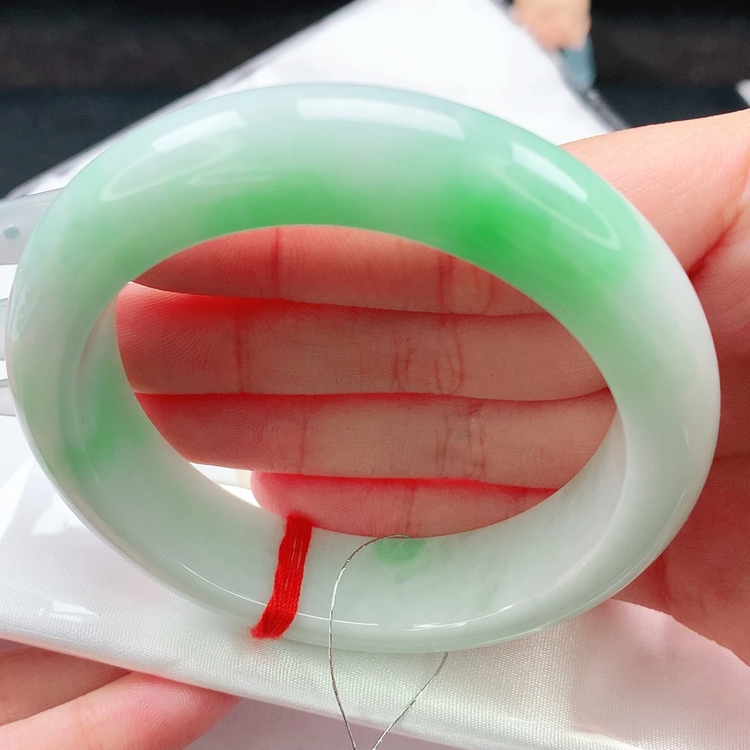 翡翠手镯未镶嵌55圈