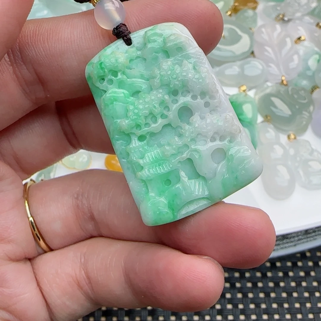 【闪购商品】翡翠颈饰未镶嵌小山水牌