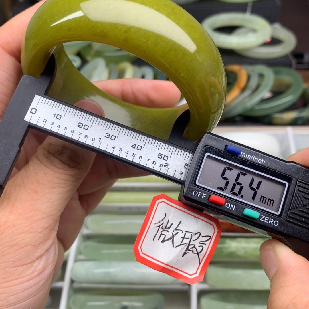 我***己未镶嵌蛇纹石玉手镯2125