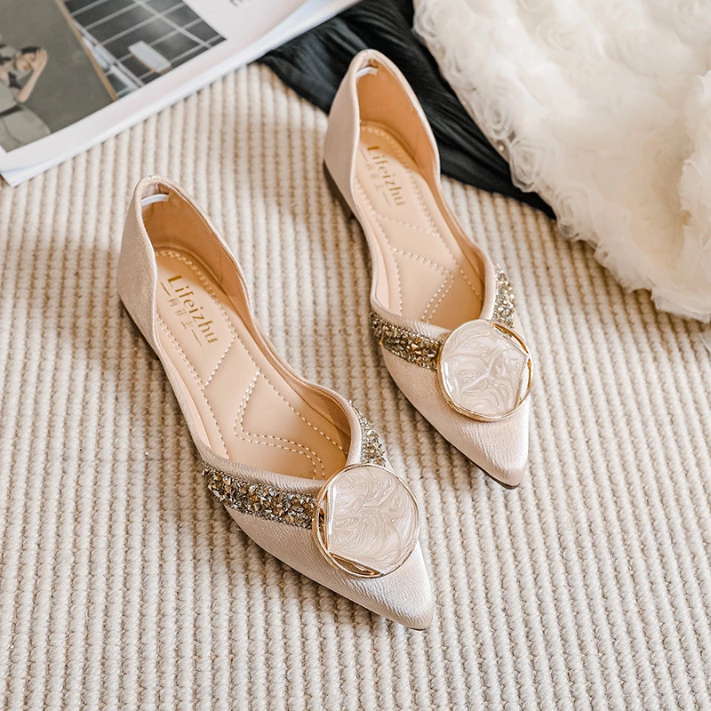 2025新款女鞋大码41-43尖头单鞋女平底春季水钻浅口气质瓢鞋软底