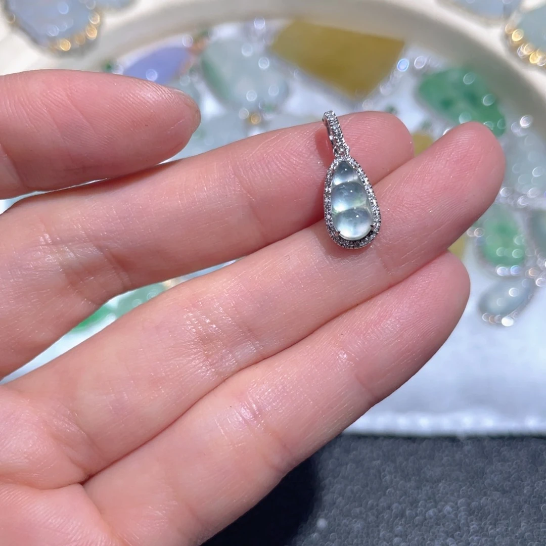 翡翠颈饰18K金镶嵌翡翠