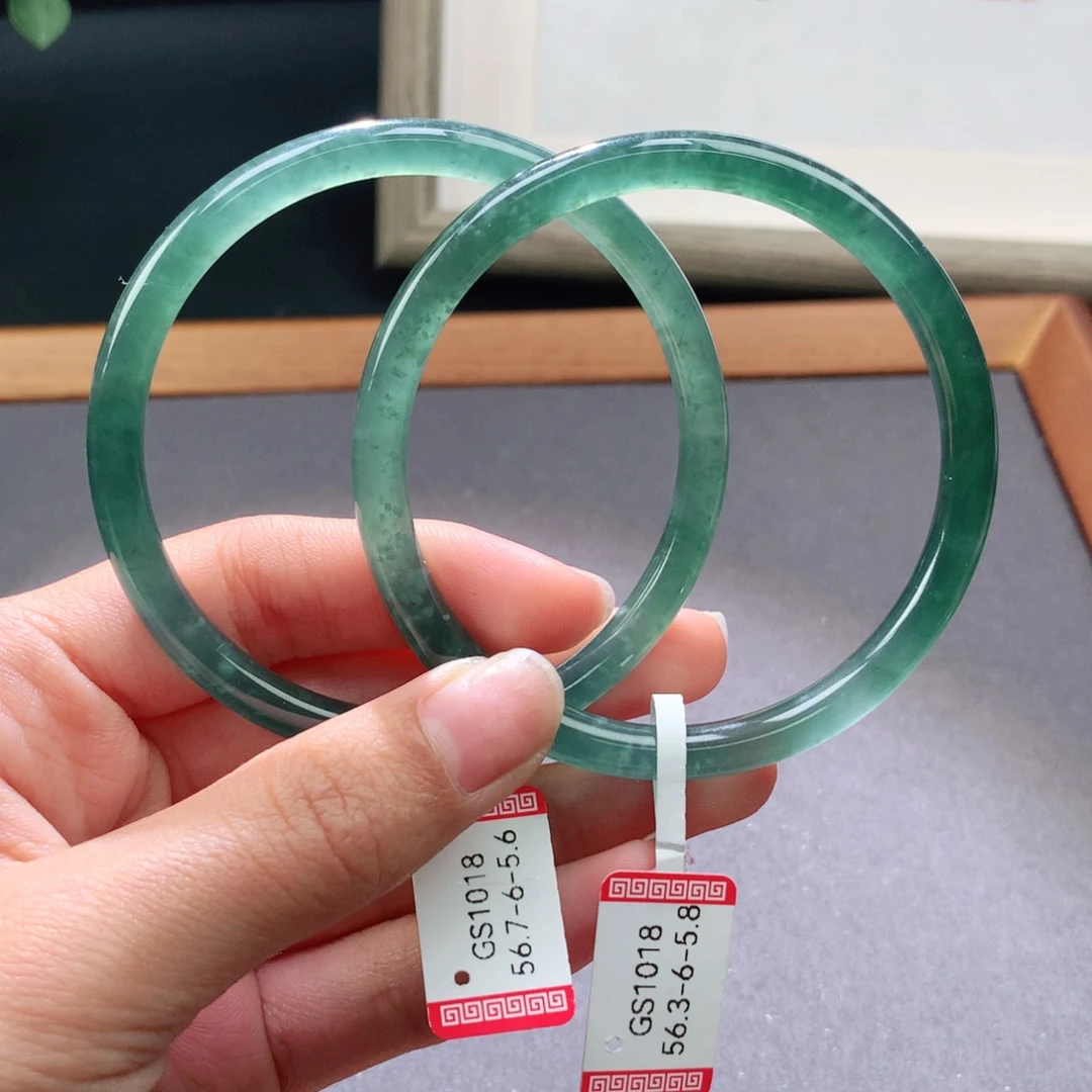 翡翠手镯未镶嵌天然翡翠手镯