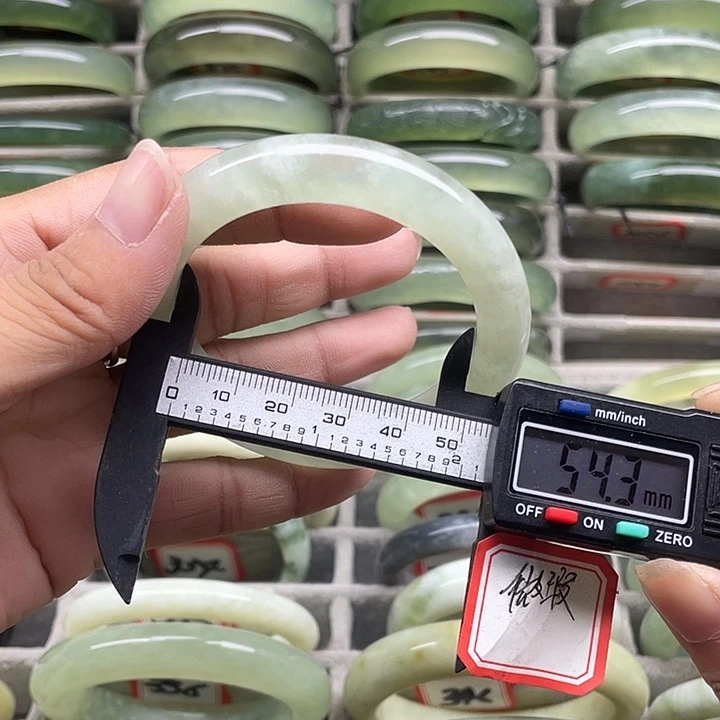 未镶嵌蛇纹石玉手镯：337