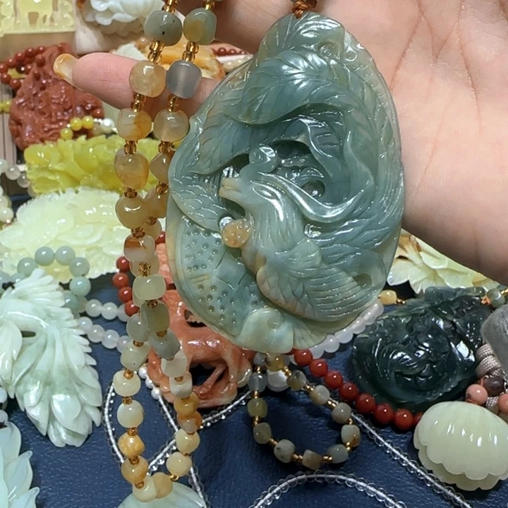未镶嵌蛇纹石玉吊坠