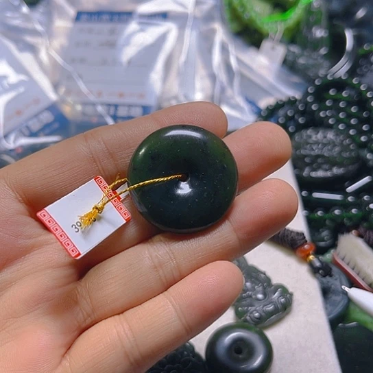 蛇纹石玉未镶嵌颈饰@***光