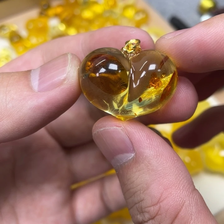 琥珀未镶嵌珠宝奇石