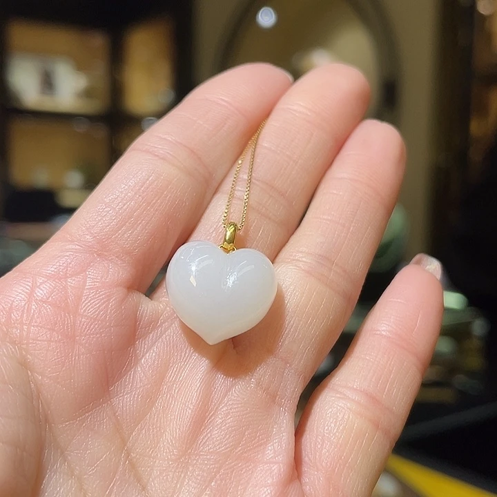 颈饰18K金镶嵌和田玉