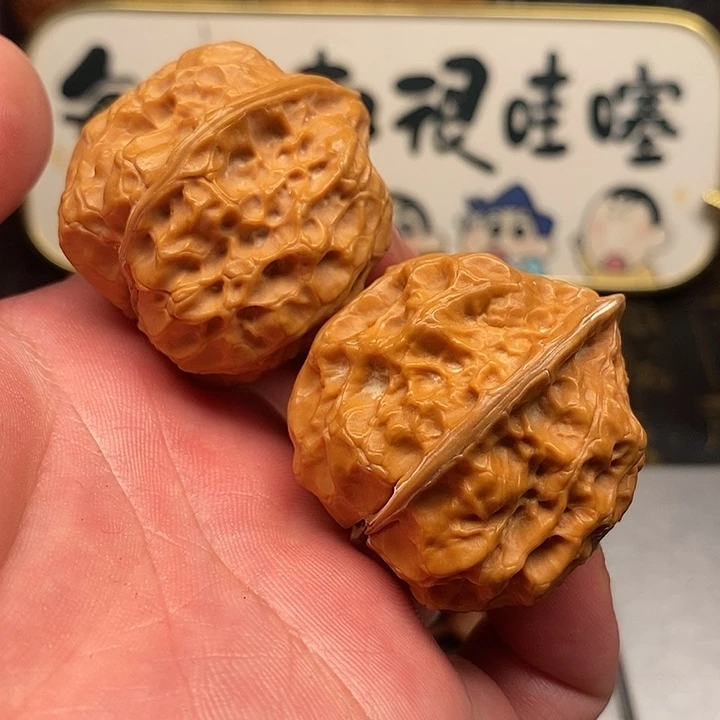 文玩核桃把件铁皮鬼脸