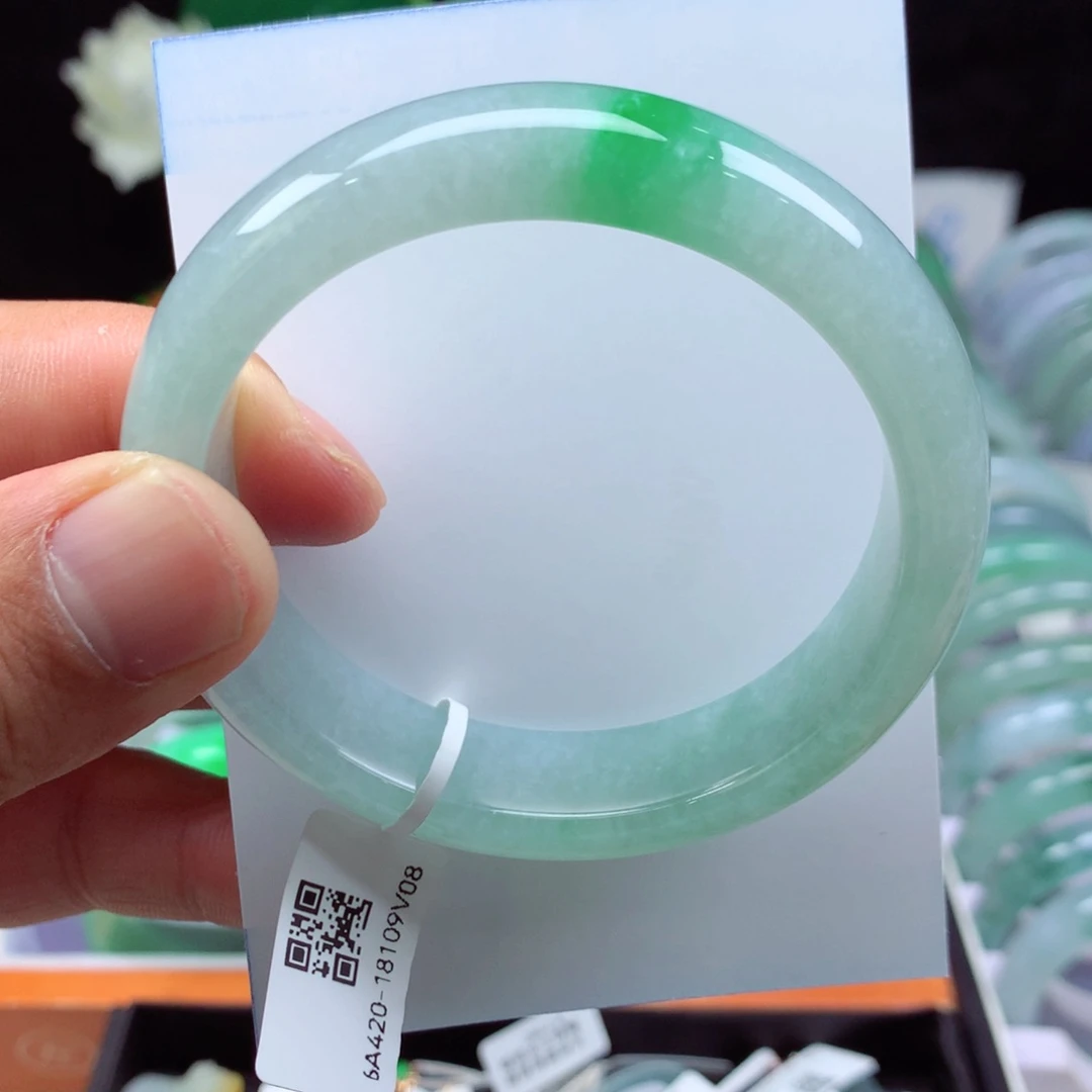 翡翠手镯未镶嵌缅甸翡翠