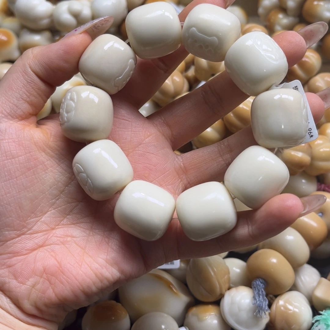 菩提根/象牙果吊坠12.23.16号微瑕小熊桶珠