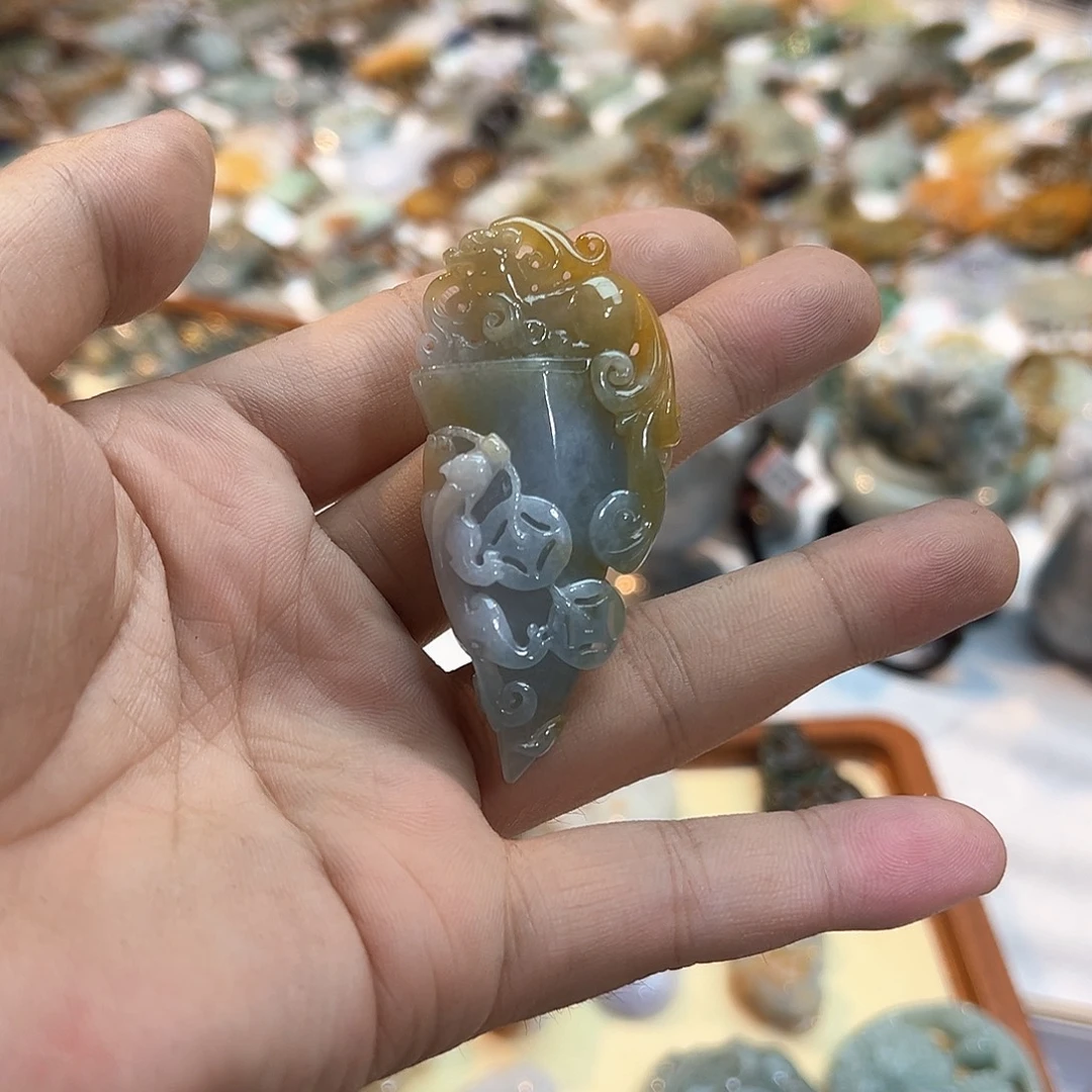 翡翠未镶嵌颈饰挂件