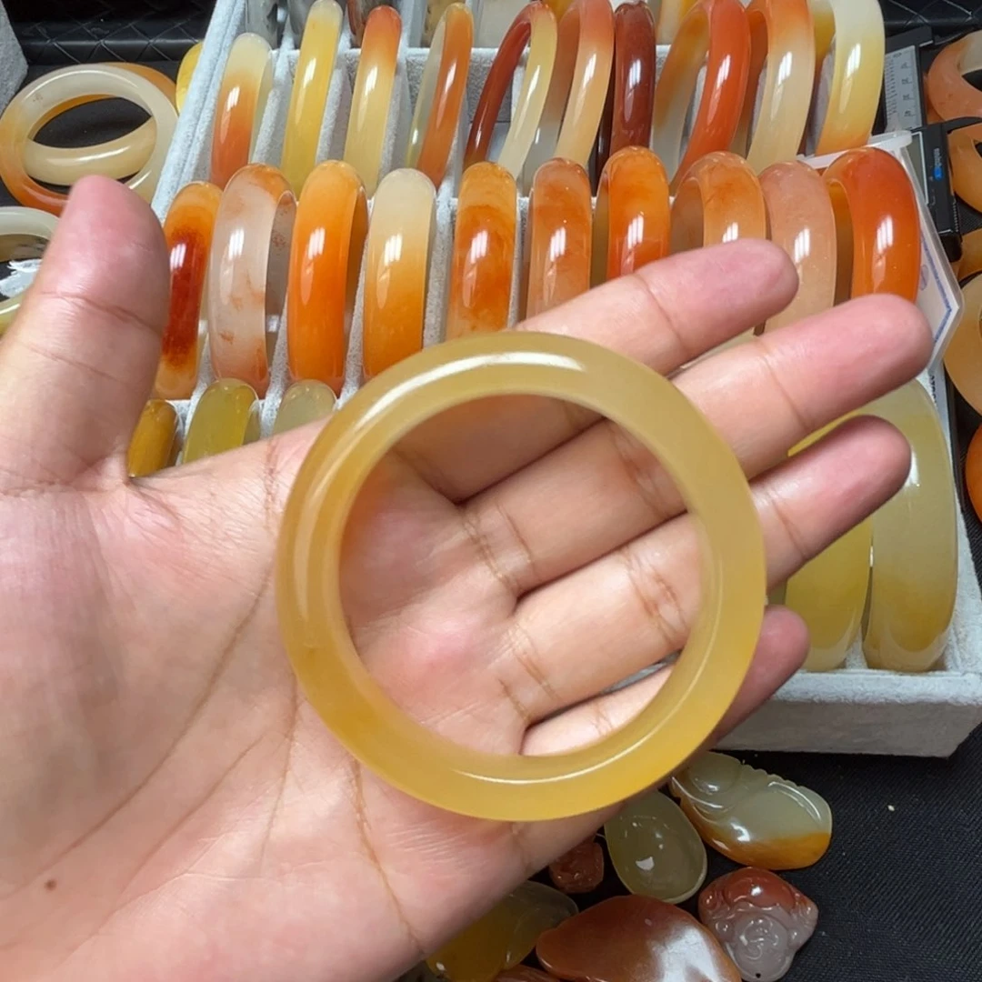 笑***灿石英质玉（黄龙玉）未镶嵌手镯