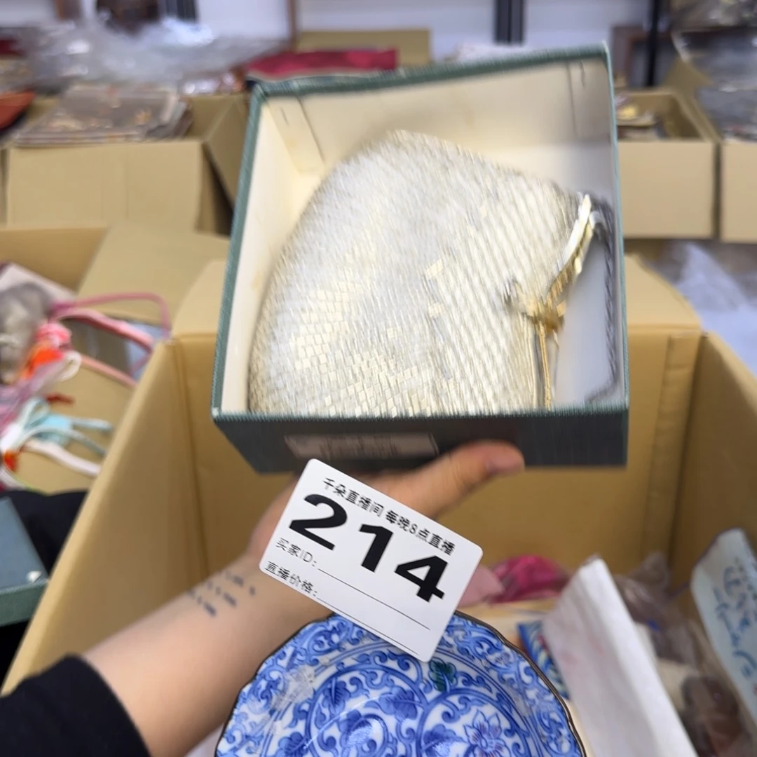 手工艺品琉璃云**里小雨