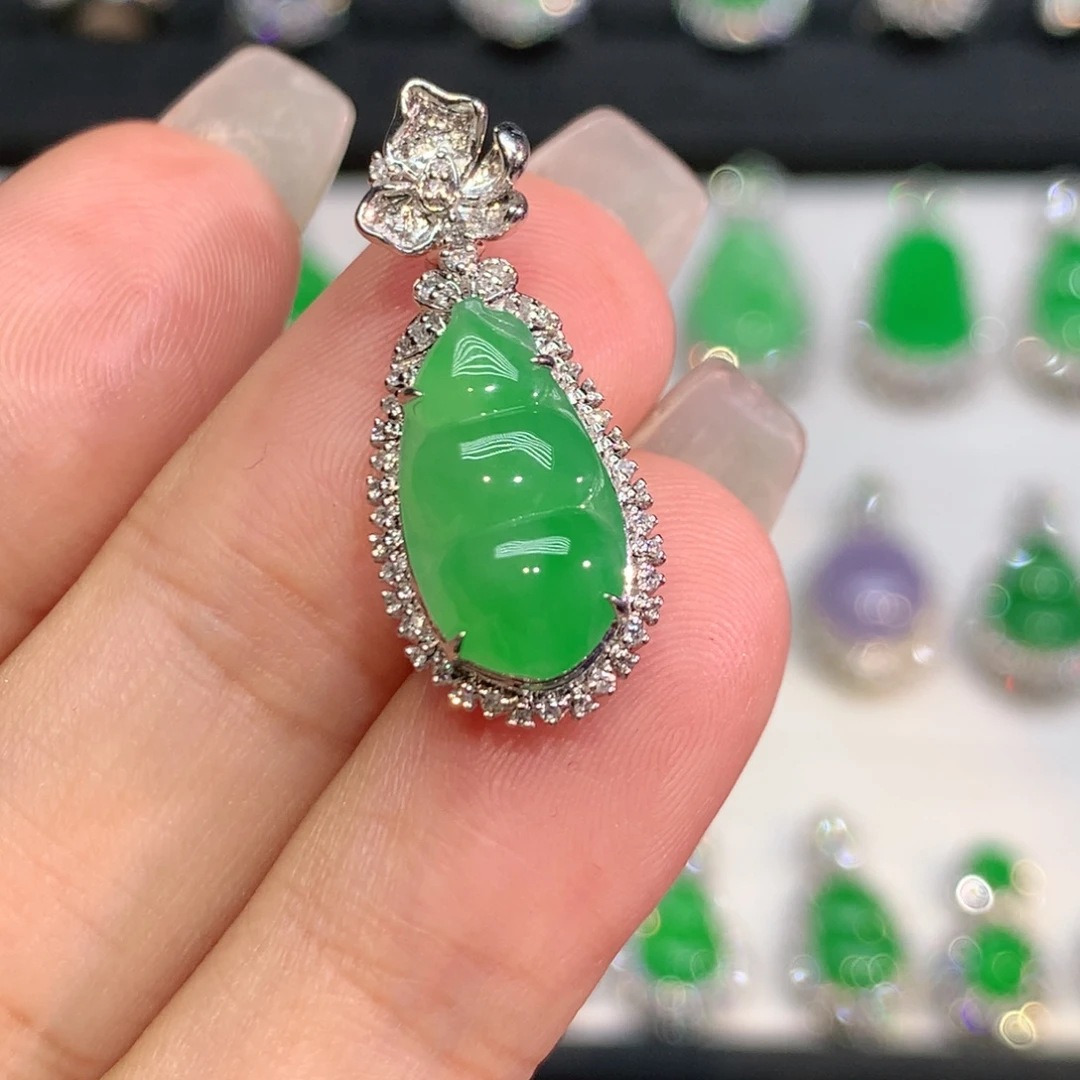 翡翠18K金镶嵌颈饰