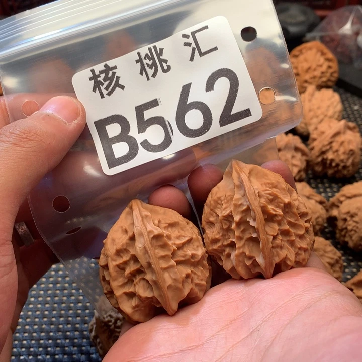 文玩核桃吊坠龙骨