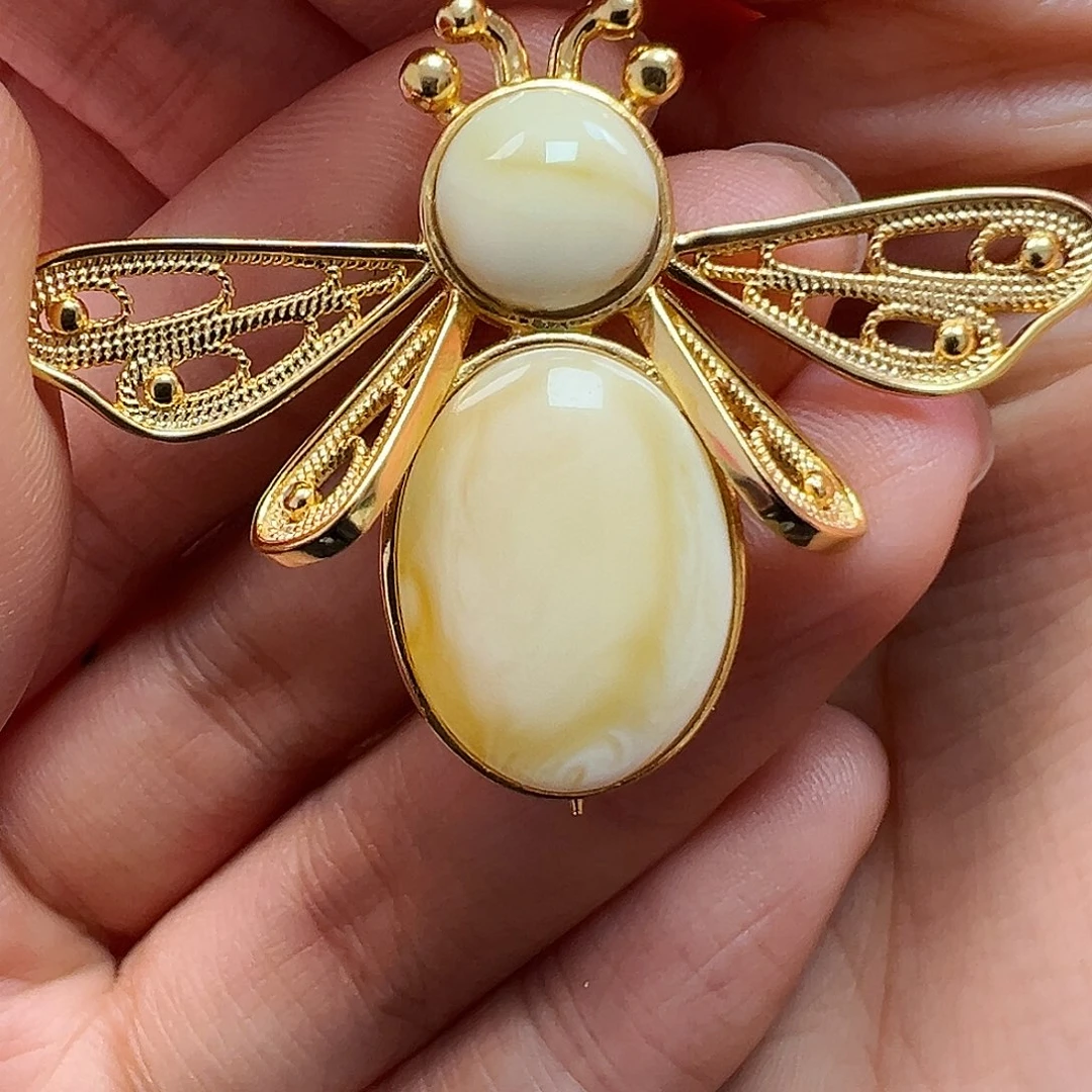 蜜蜡未镶嵌珠宝奇石