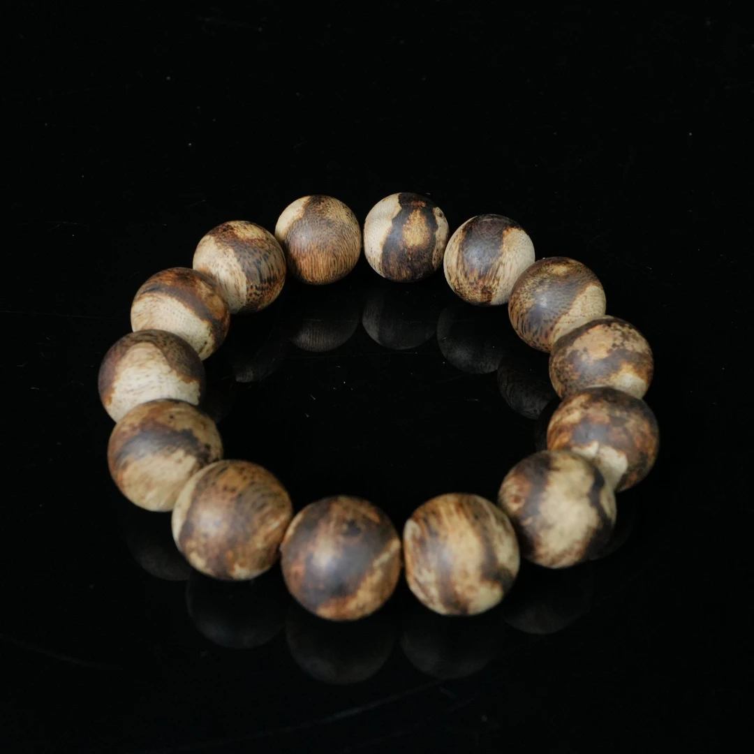 A5702 西马沉香生结虎斑棋 1.7cm  24.5g