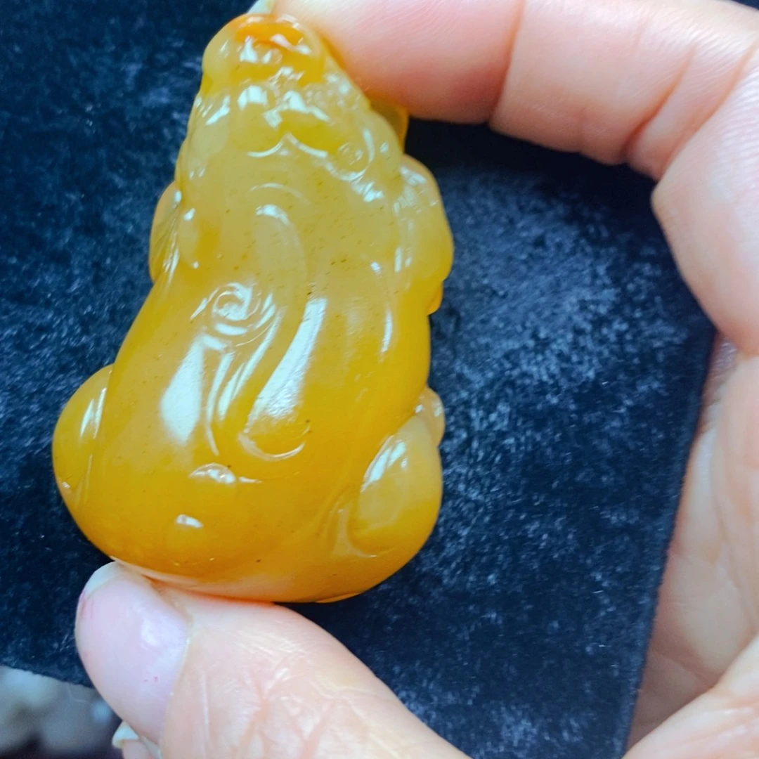 未镶嵌石英质玉（黄龙玉）颈饰