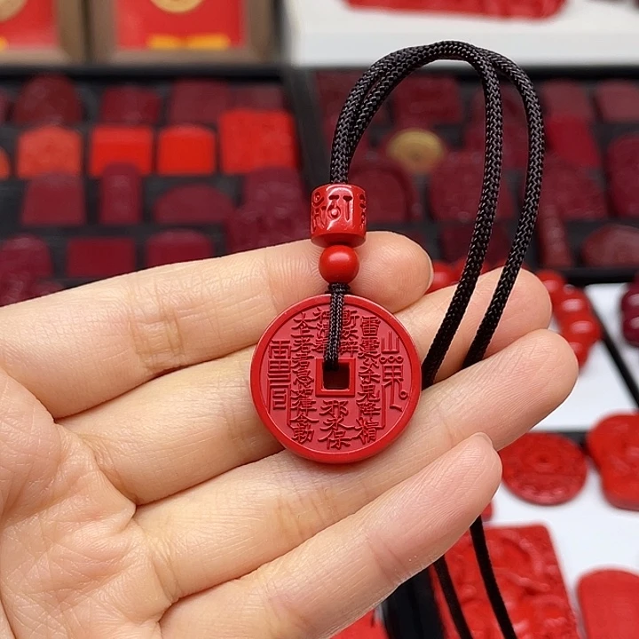 天然辰砂红砂小款山鬼花钱牌吊坠