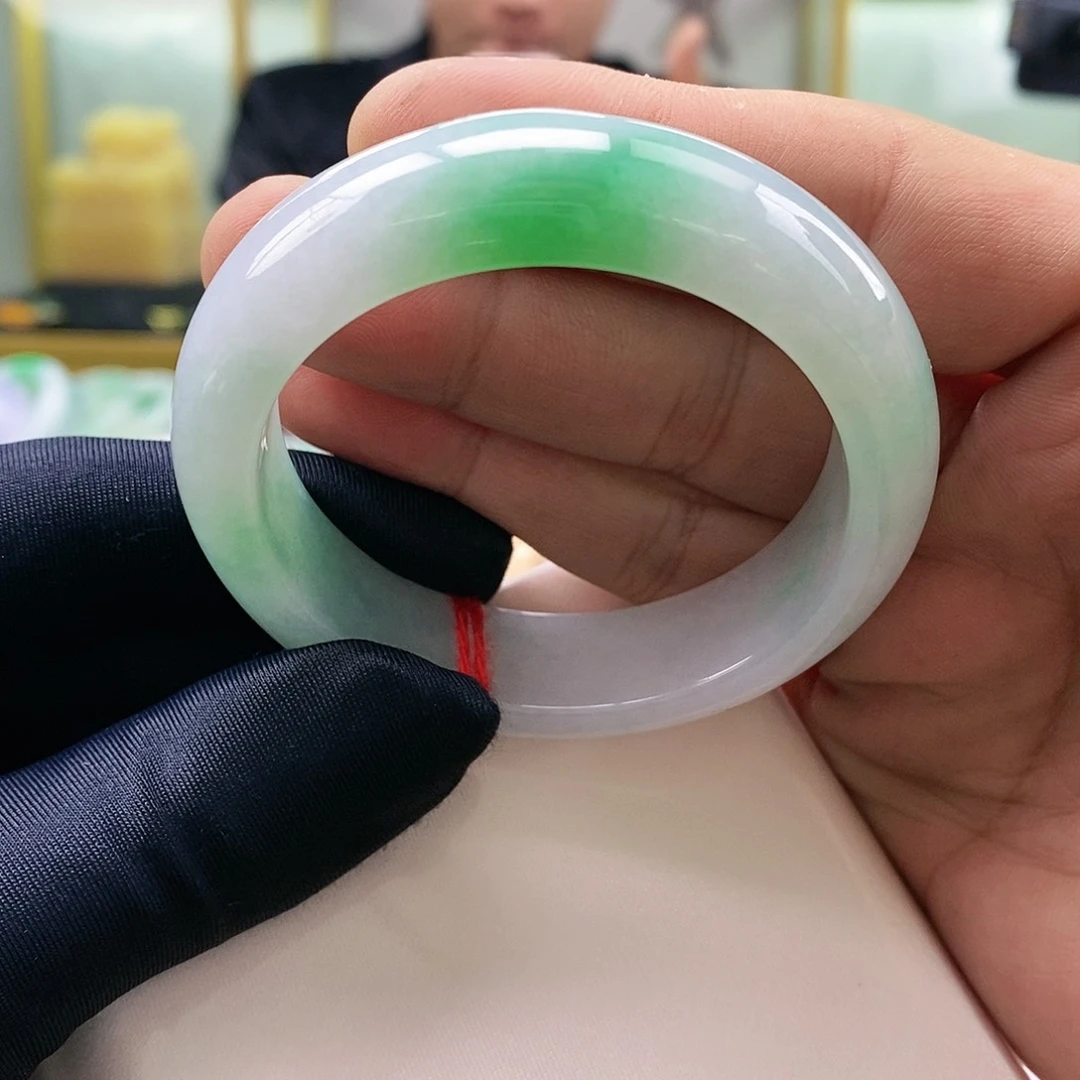 【闪购商品】未镶嵌手镯翡翠宽版飘绿