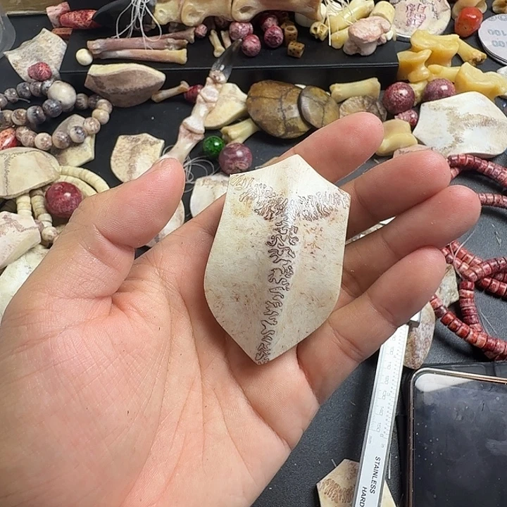 霍***生花岗石铁合金养殖鹿头骨制作