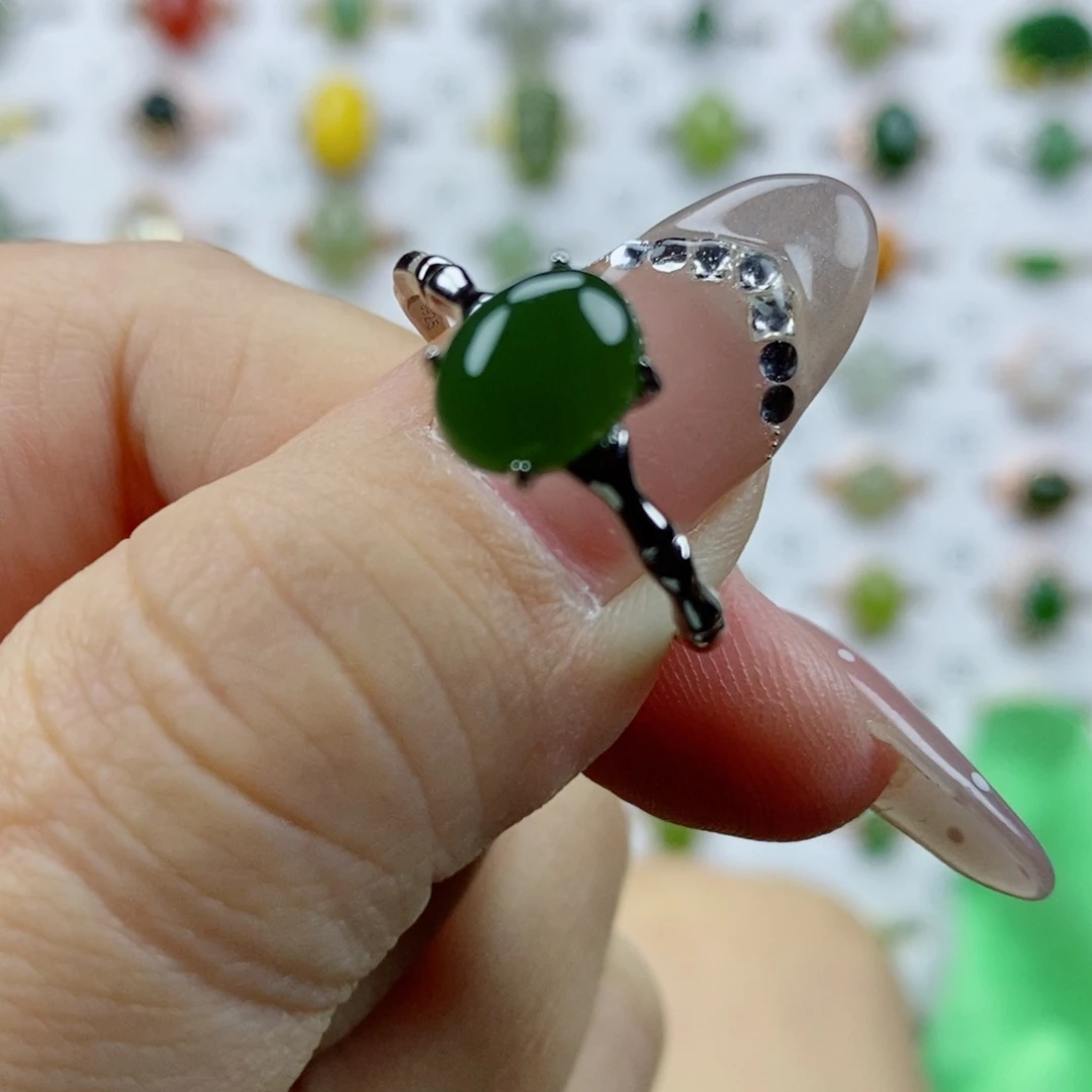 未镶嵌戒指和田玉