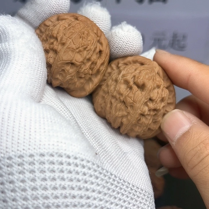 吊坠文玩核桃18号，40尺白狮子，有瑕
