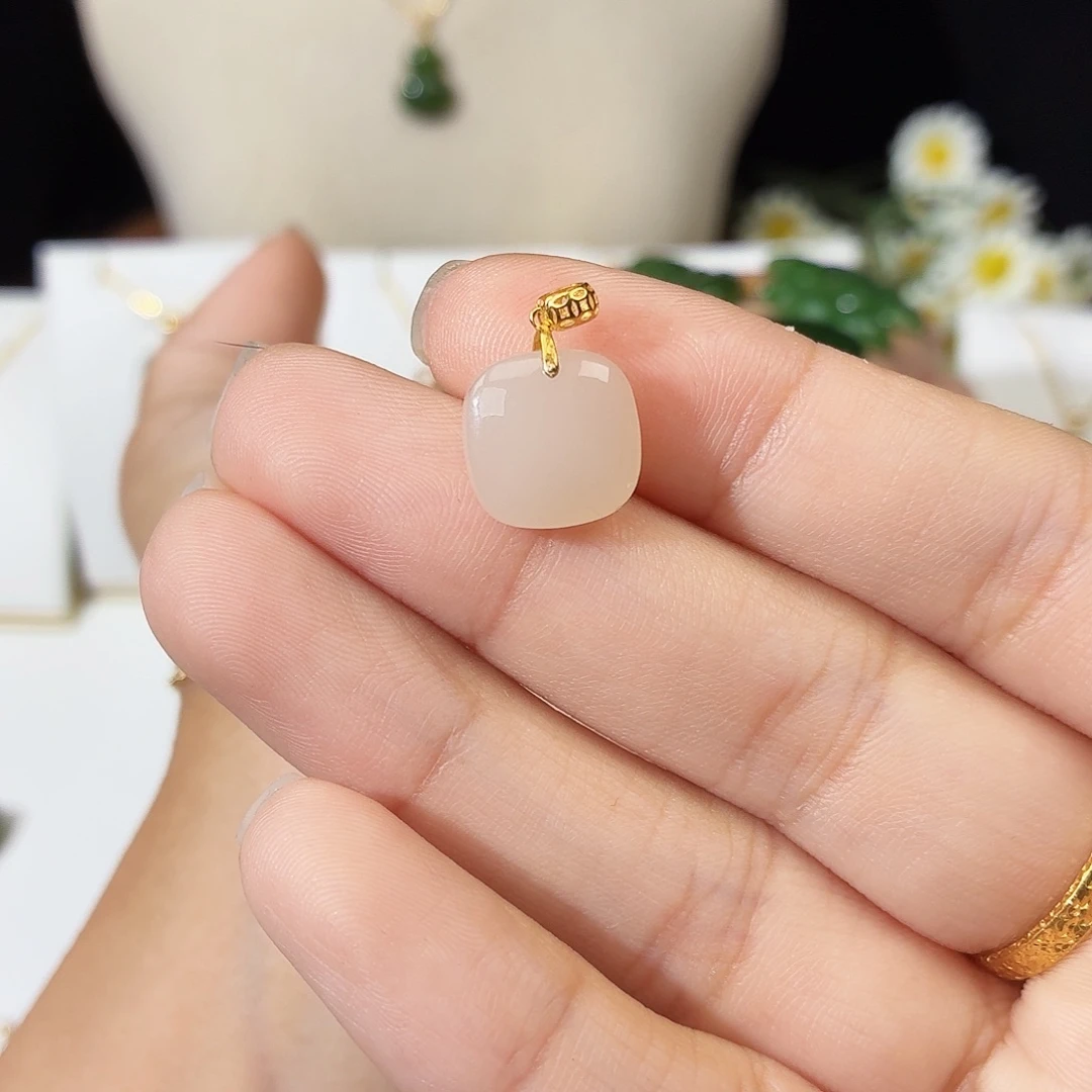 和田玉（碧玉）18K金镶嵌吊坠(赠链)