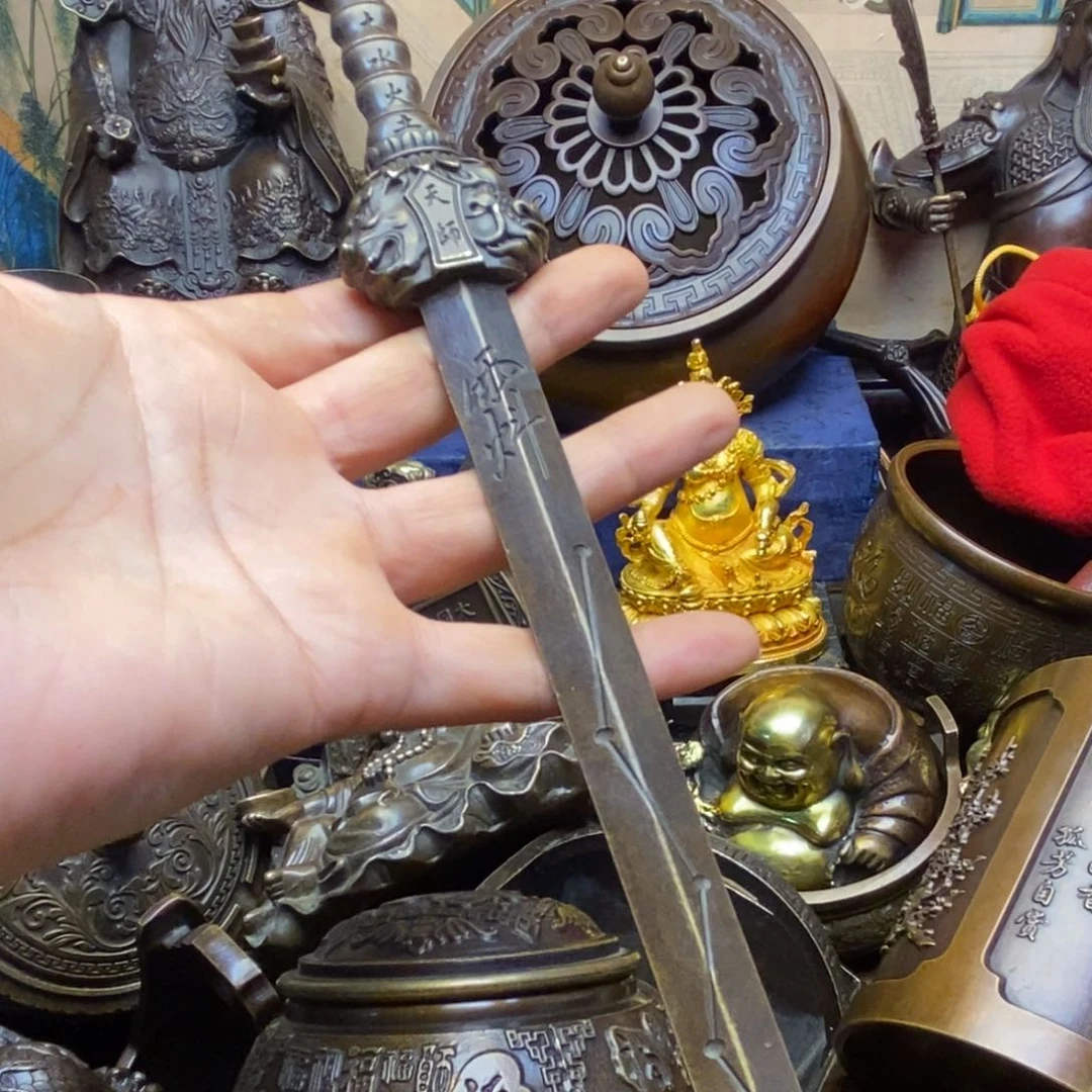 铜器摆件做工精良