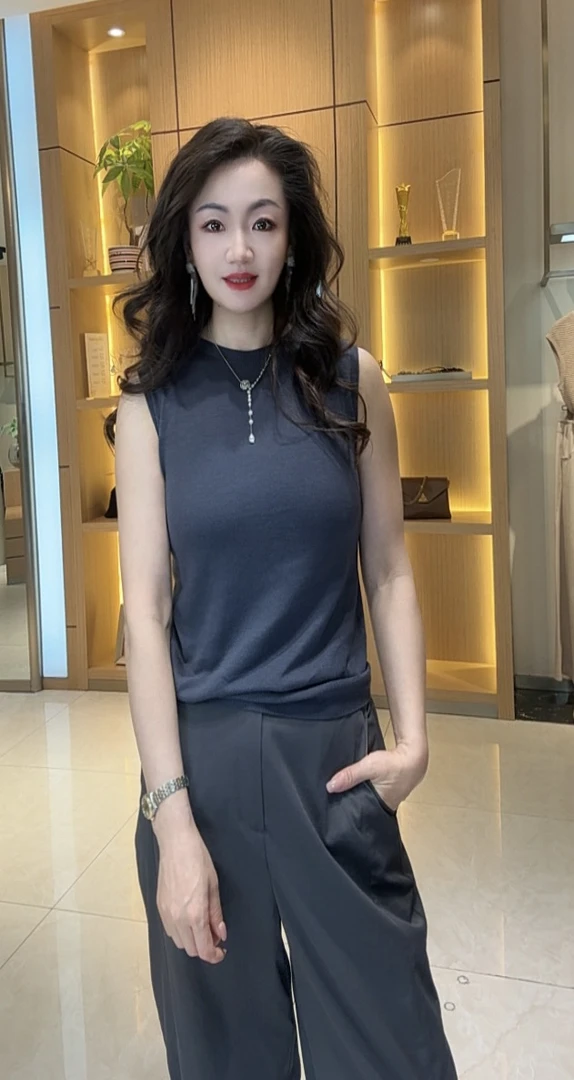 25280033【高斯雪岚】新品圆领无袖舒适透气针织套头衫