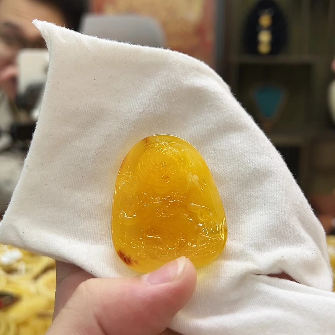 蜜蜡未镶嵌珠宝奇石