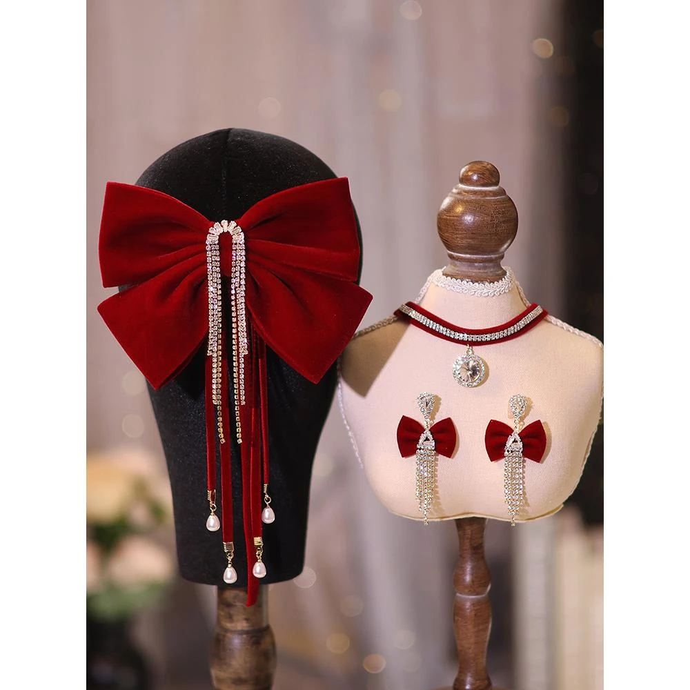在逃公主敬酒服头饰新娘2025新款酒红色丝绒大蝴蝶结高级订婚发夹