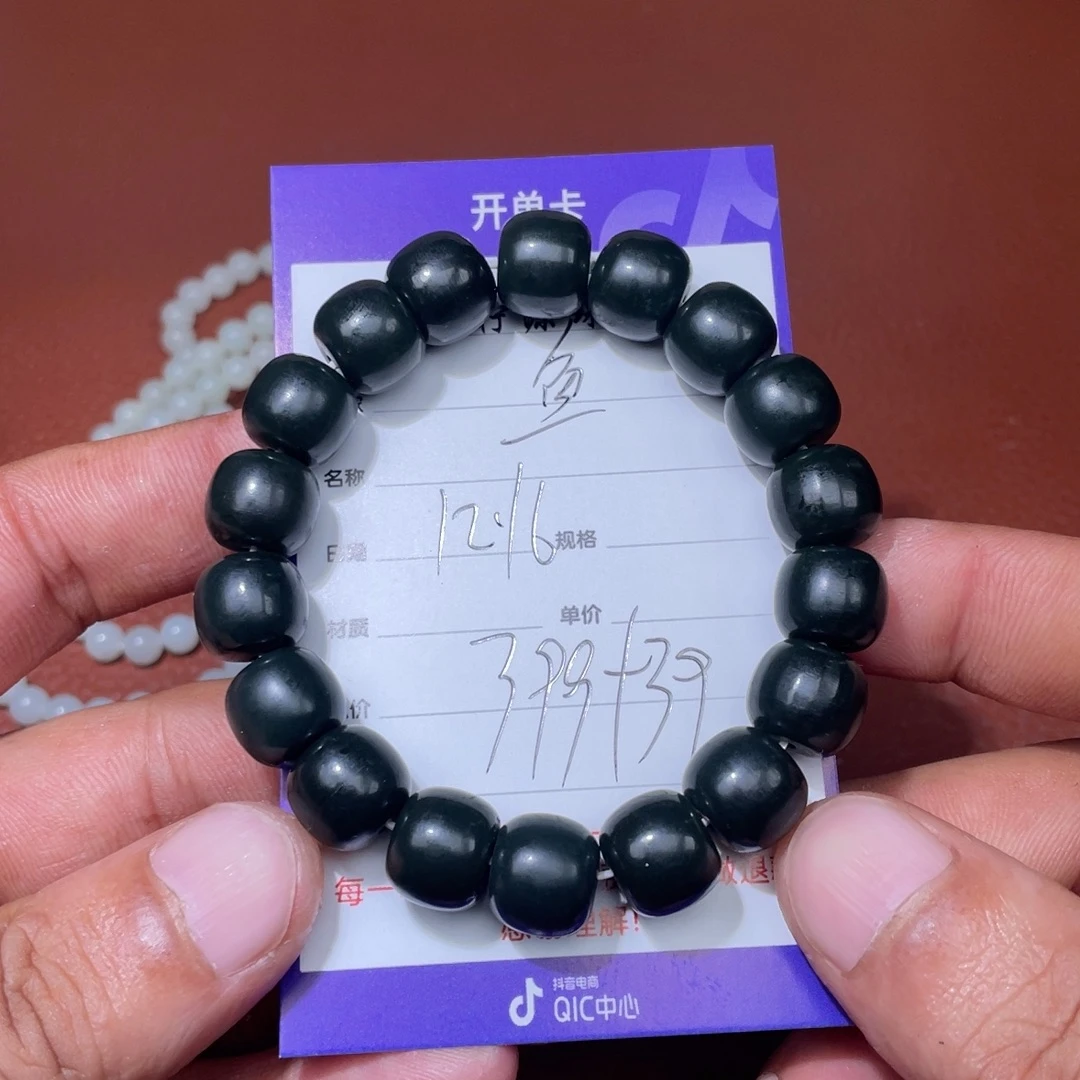 鱼***间和田玉未镶嵌挂件