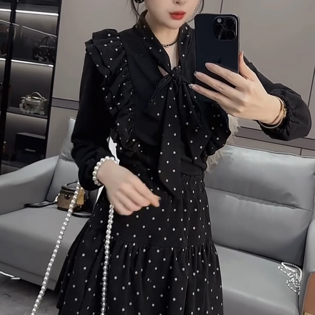 秋冬季韩系温柔风波点蝴蝶结上衣搭配多层短裙小个子洋气套装