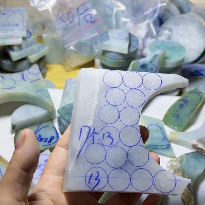 颈饰未镶嵌翡翠福**满