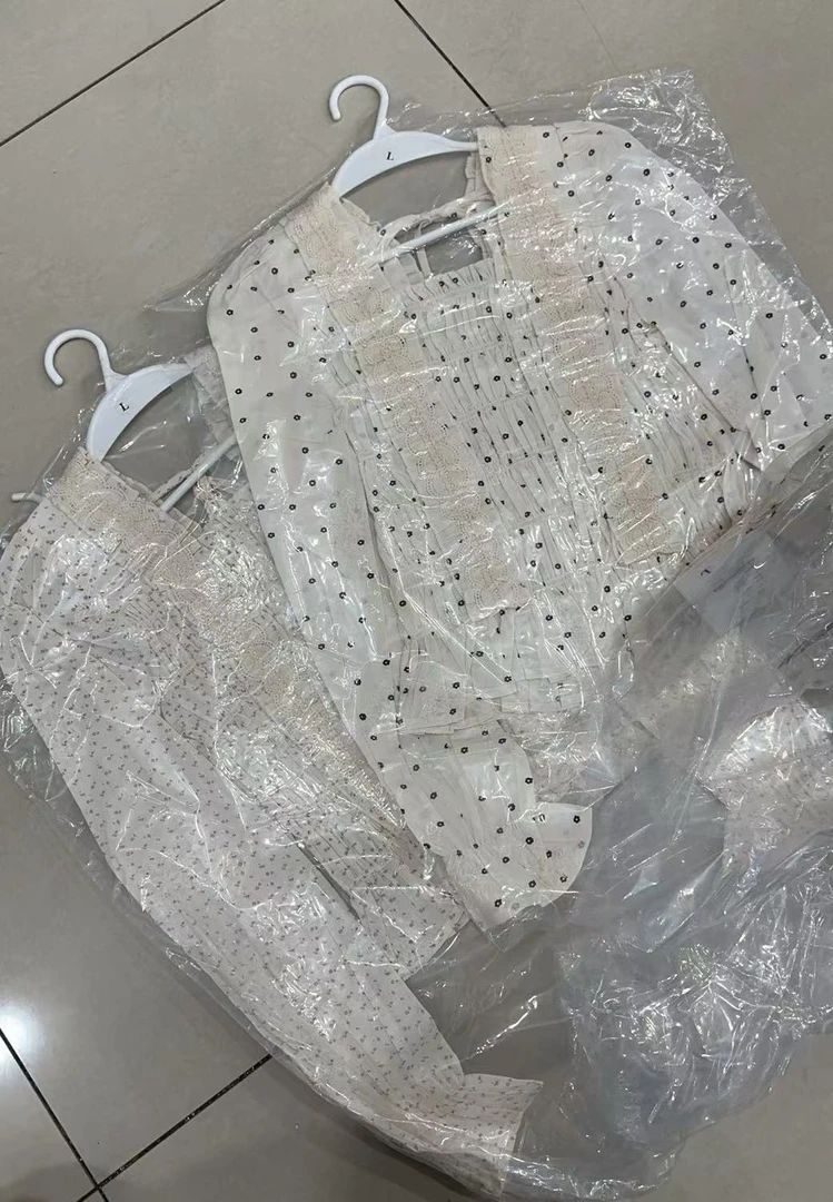 法式波点荷叶边V领设计感衬衫