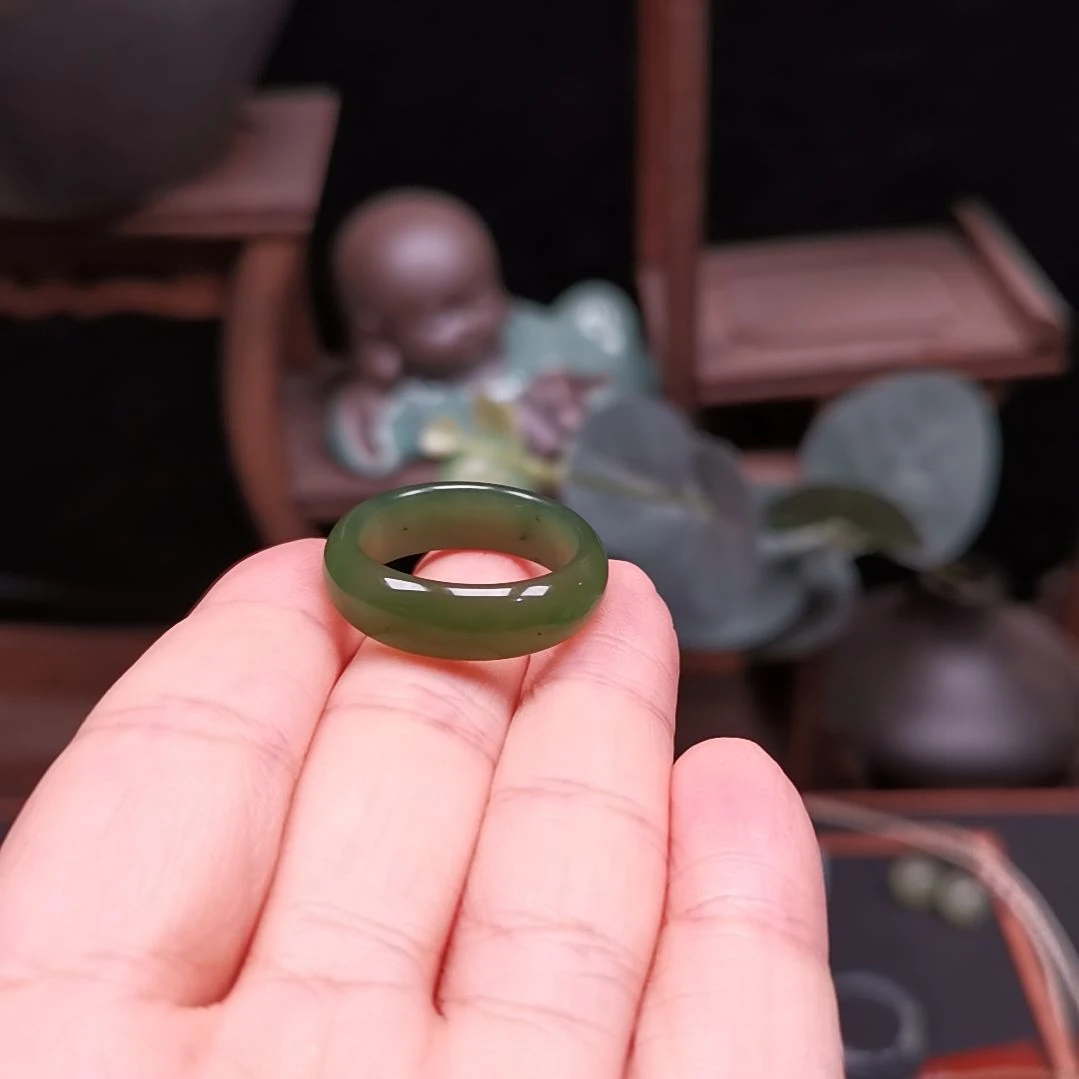 ****待未镶嵌戒指和田玉（碧玉）