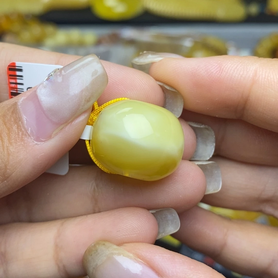 未镶嵌琥珀珠宝奇石