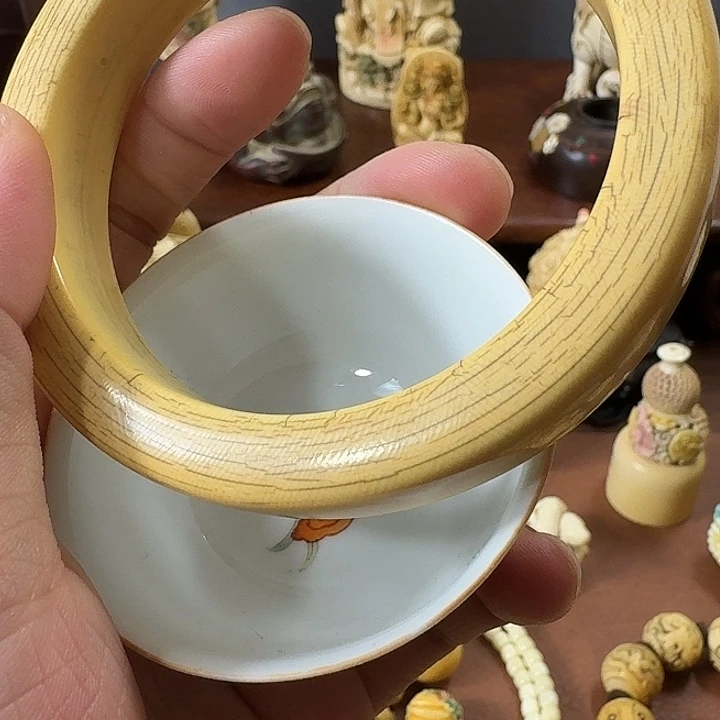 岁***好瓷片精致雕刻工艺品